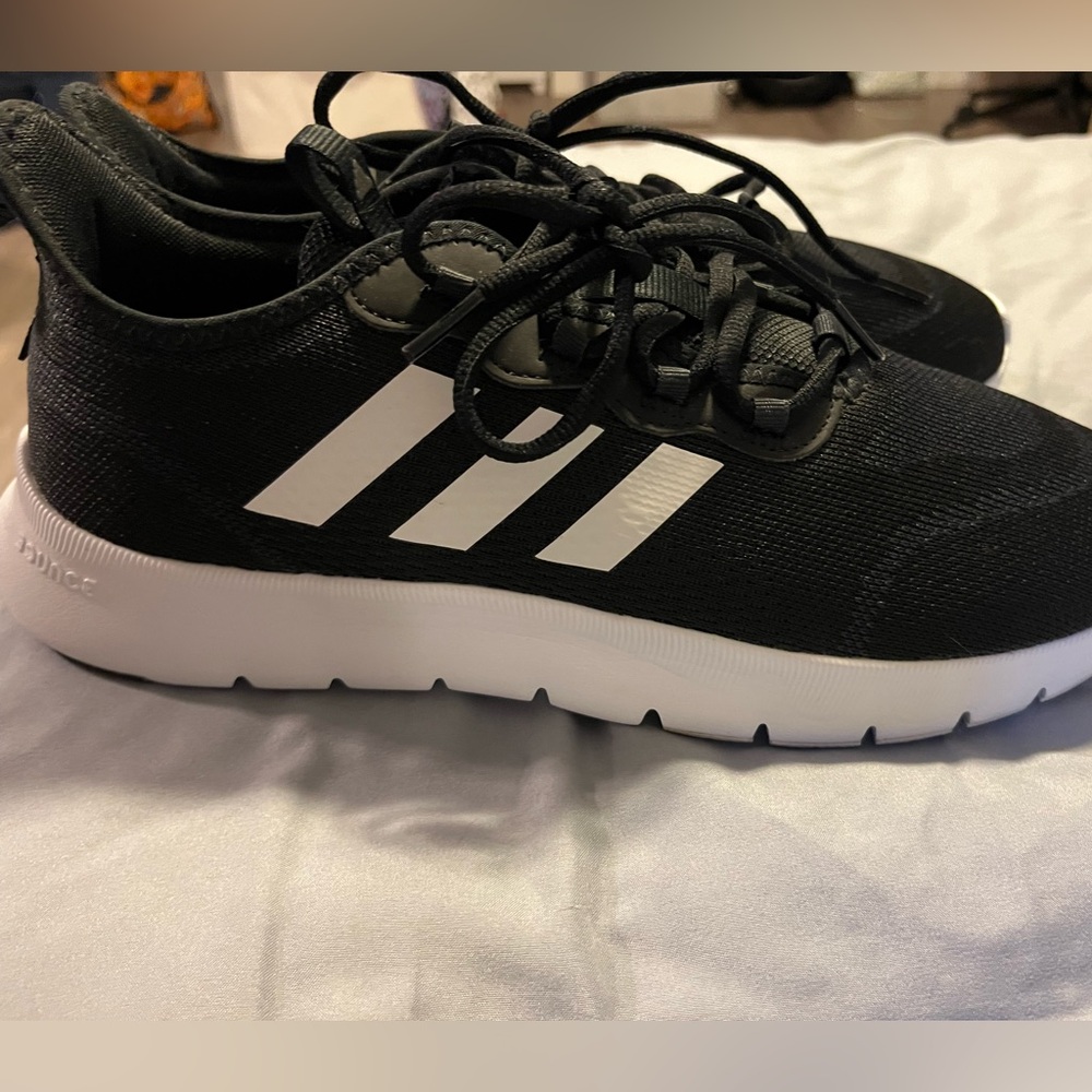 Women’s Adidas tennis shoes